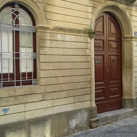 Palazzo Dei Vespri * Caltagirone